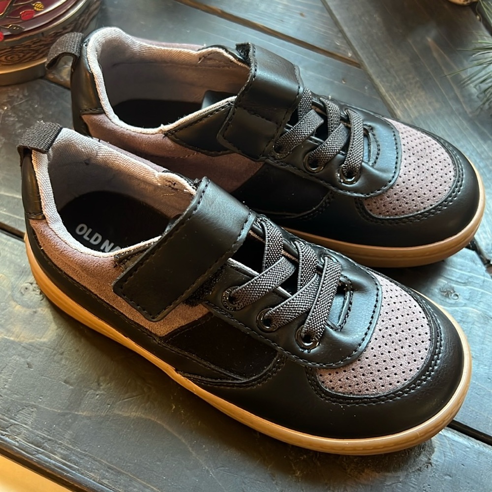NWOT Old Navy Sneakers - Picture 1 of 7